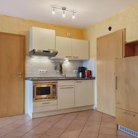 4 Kreuzstraße Laaschhof