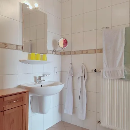 4 Kreuzstrasse Laaschhof *