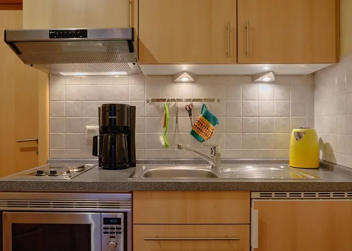 4 Kreuzstrasse Laaschhof *